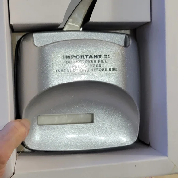 NIB Cigarette Making Machine - Picture 2 of 2